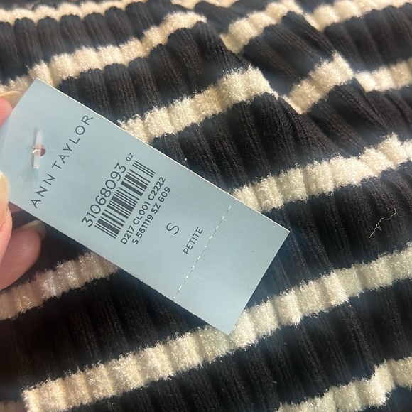 Ann Taylor NWT Sz. SP.  Striped bubble long sleeve Midi Sweater Dress - Picture 8 of 8